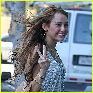 miley-cyrus-peace-out.jpg
